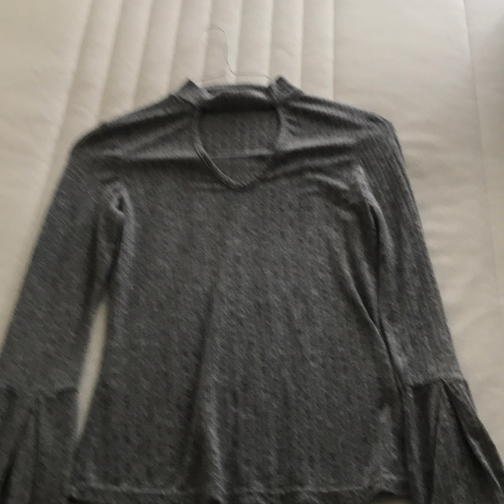 Cute grey top!